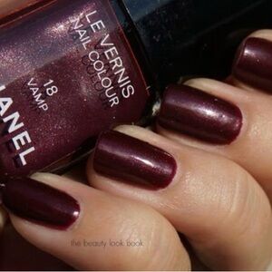 Chanel Le Vernis nail color - vamp